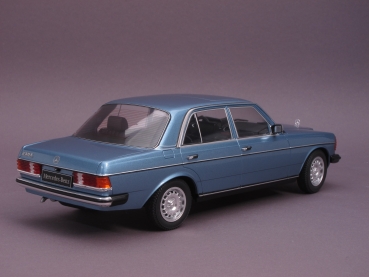 Preview: Mercedes Benz 230E W123 - 1977