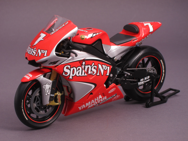 Yamaha YZR-M1 #7 - Gauloises Fortuna - Carlos Checa - MotoGP 2004