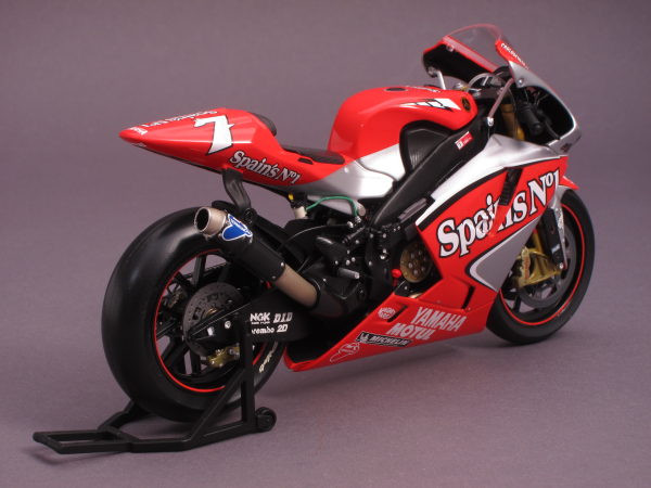 Yamaha YZR-M1 #7 - Gauloises Fortuna - Carlos Checa - MotoGP 2004