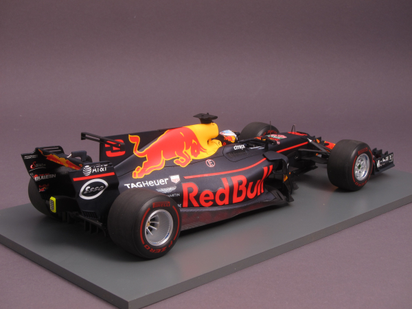 Aston Martin Red Bull Racing RB13 #3 - Daniel Ricciardo - Sieger Azerbaijan GP - Formel 1 - 2017